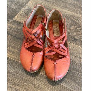 Khrio wedges with crisscross straps
